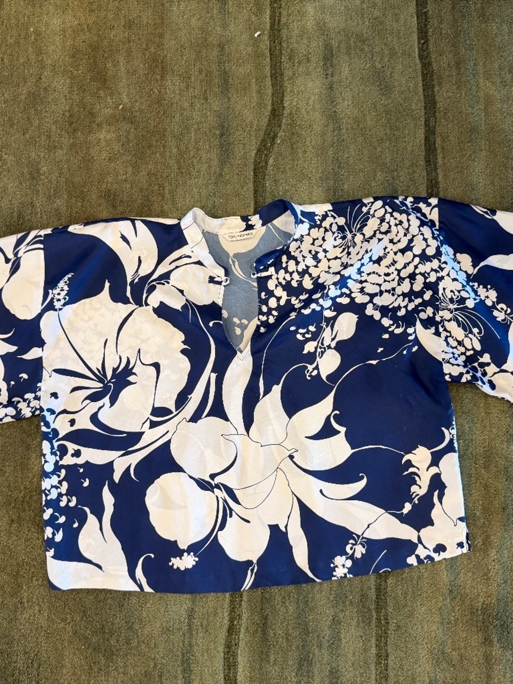 TORI RICHARD; LADIES 3/4 WIDE DROP SLEEVE, MANDERIN COLLAR; NAVY/WHT  100% SILK